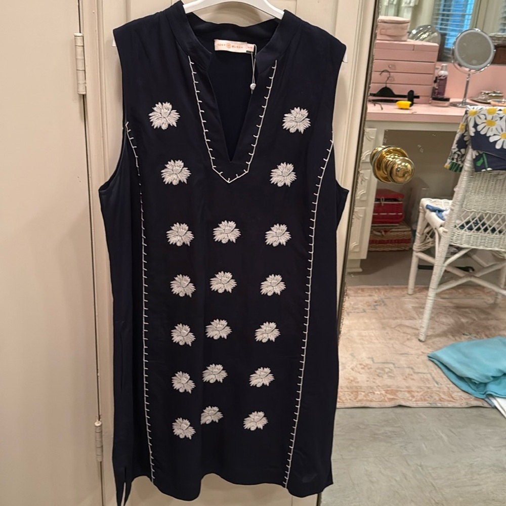 Tory Burch navy linen dress. Flattering easy fit! XL